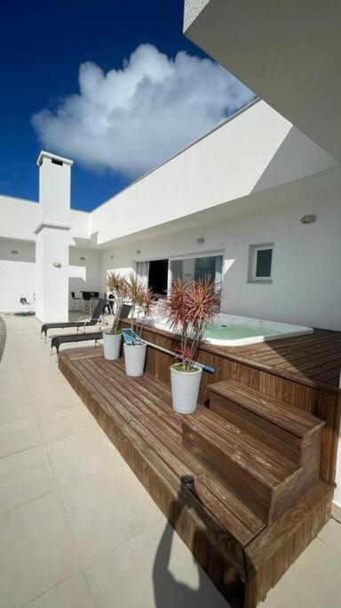 Linda cobertura nos ingleses , três suítes e um bela jacuzzi