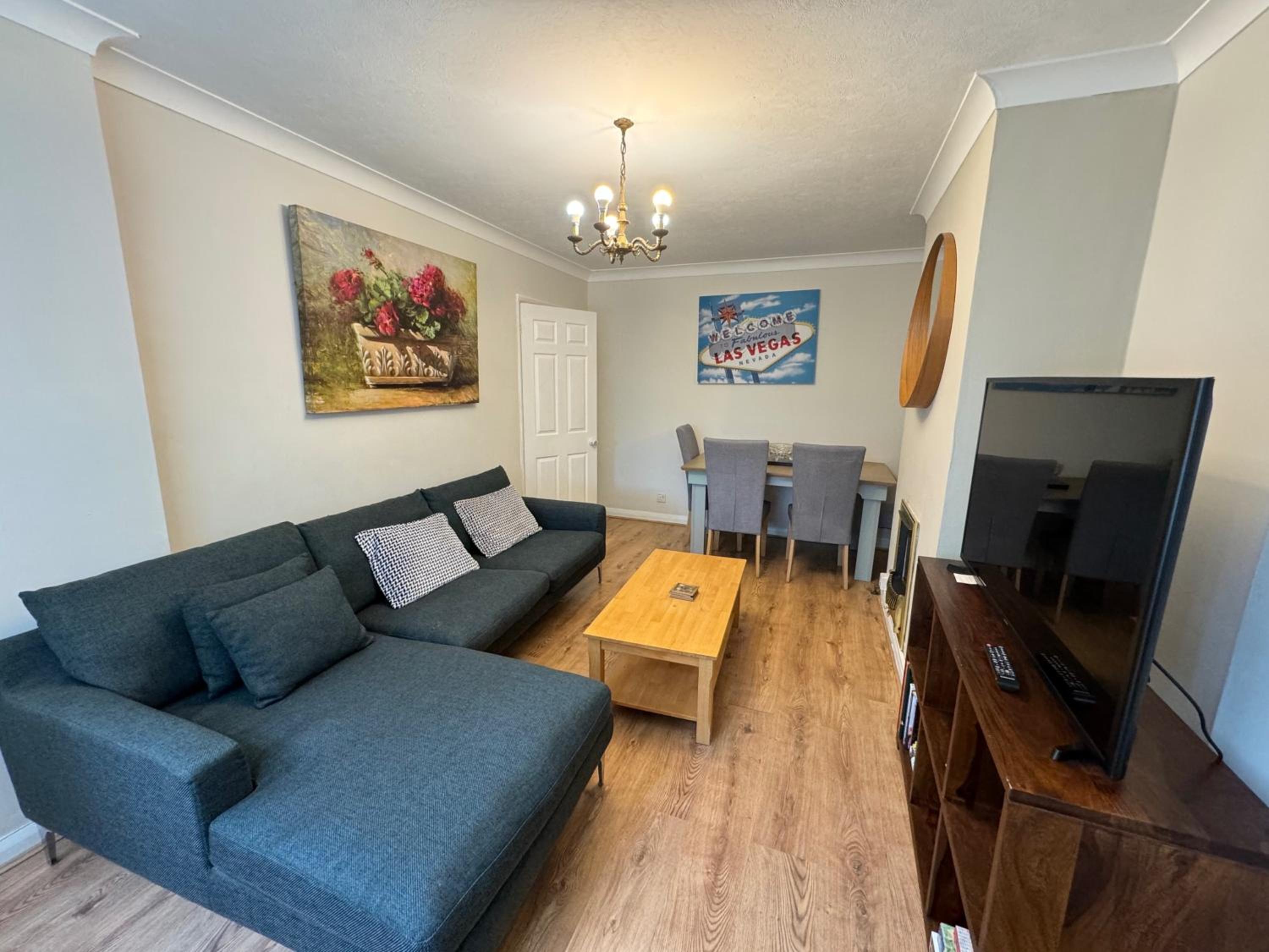 Lovely 2 Bedrooms flat in south Sutton view 3