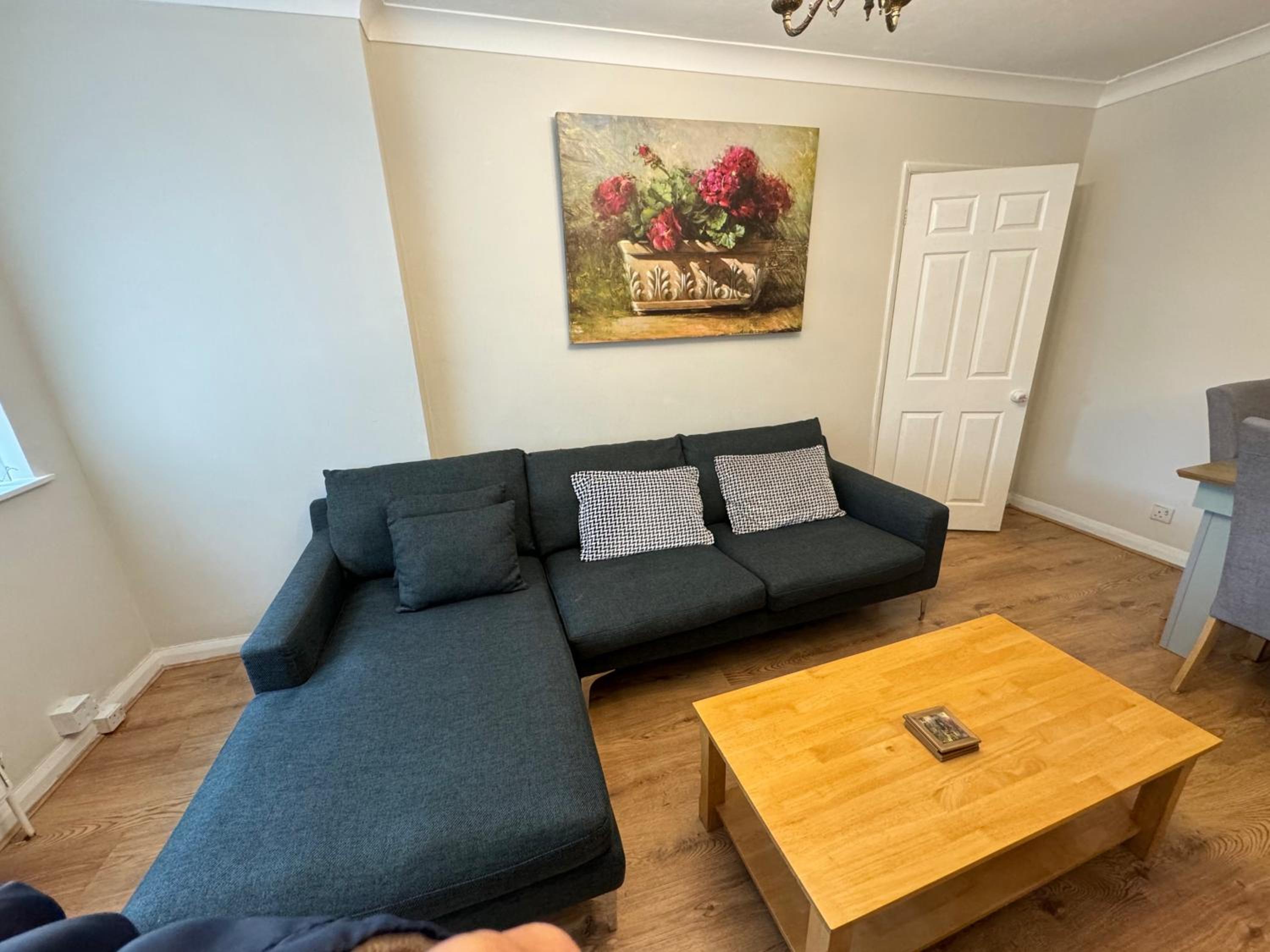 Lovely 2 Bedrooms flat in south Sutton view 4