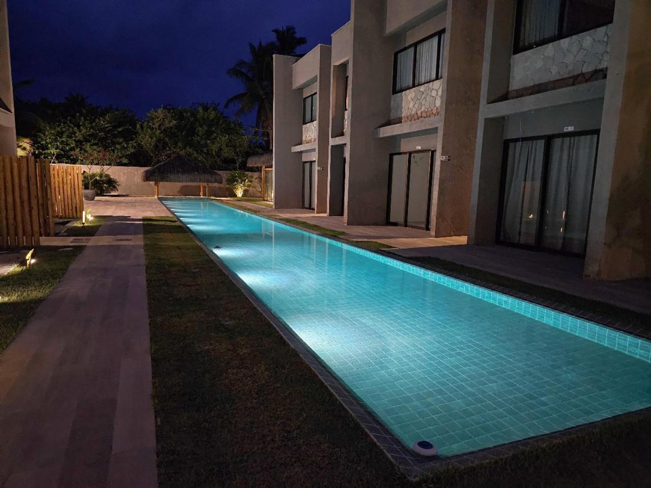 Apê Praia do Toque com Ar no Quarto e Sala, Condomínio com Academia, Quadra de Beach Tennis e Vôlei, Estacionamento Grátis e Restaurante