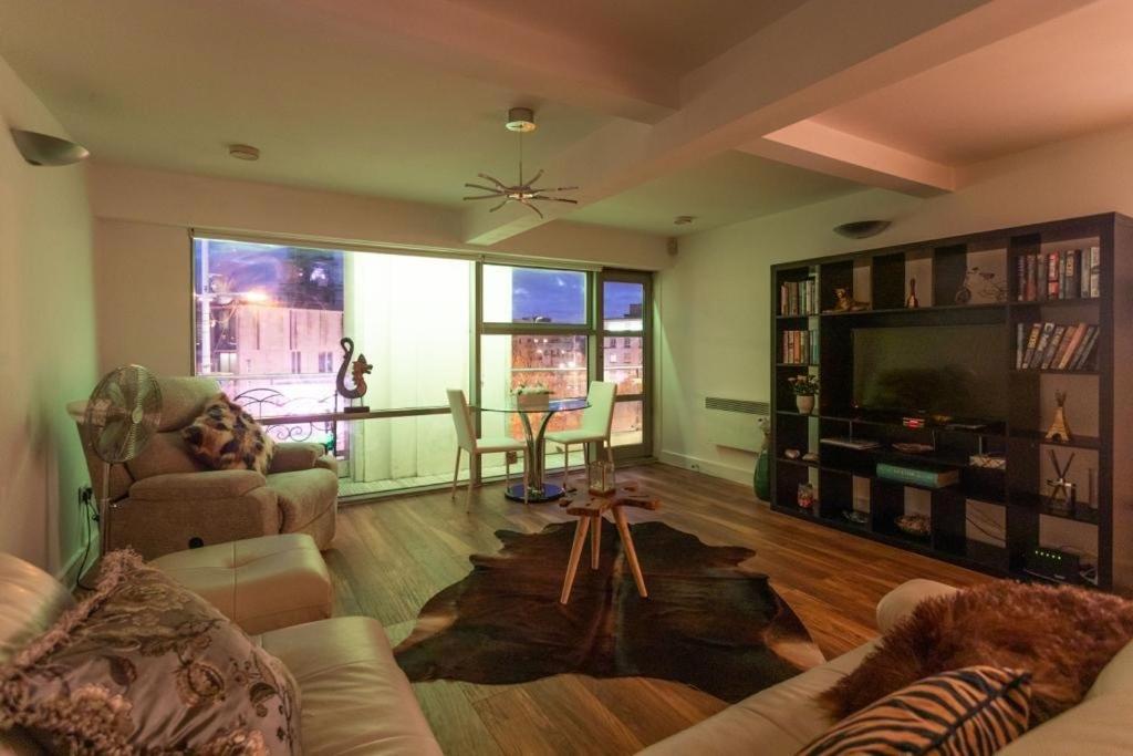 Live in Leeds Millenium Square Apartment