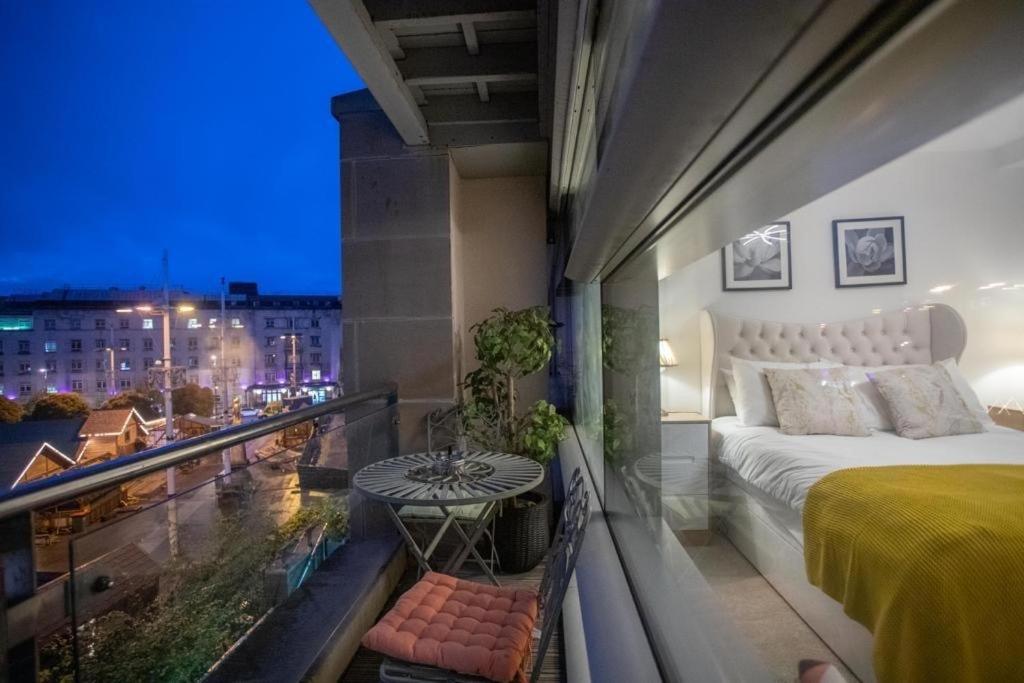 Live in Leeds Millenium Square Apartment