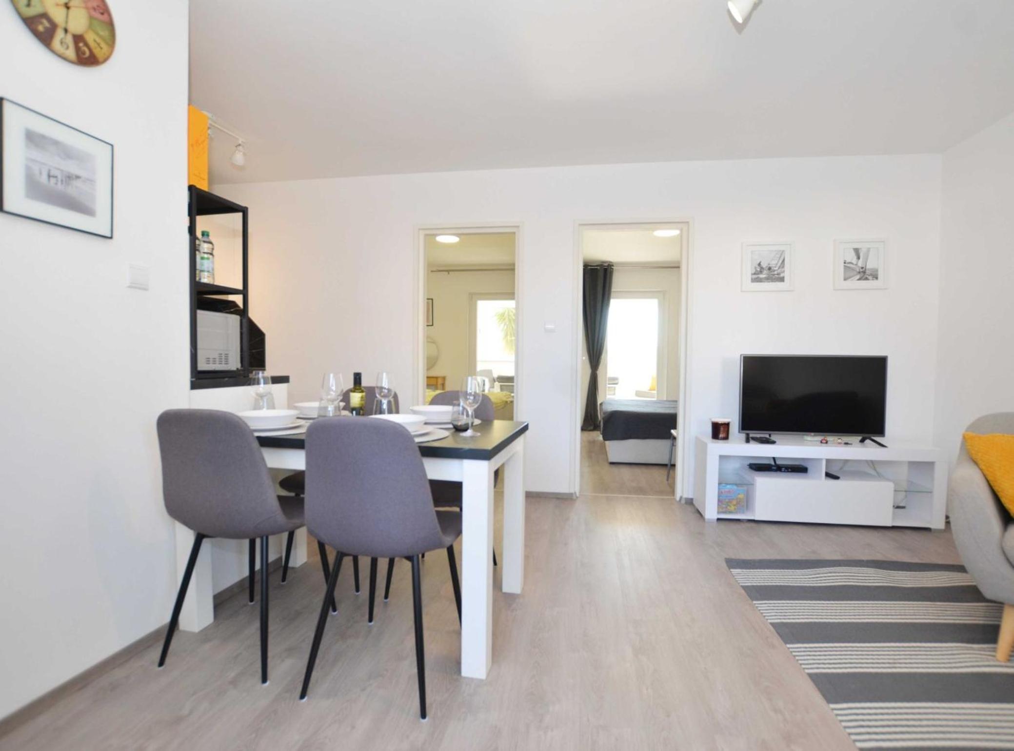 Tranquil and Bright Apartment with Loggia