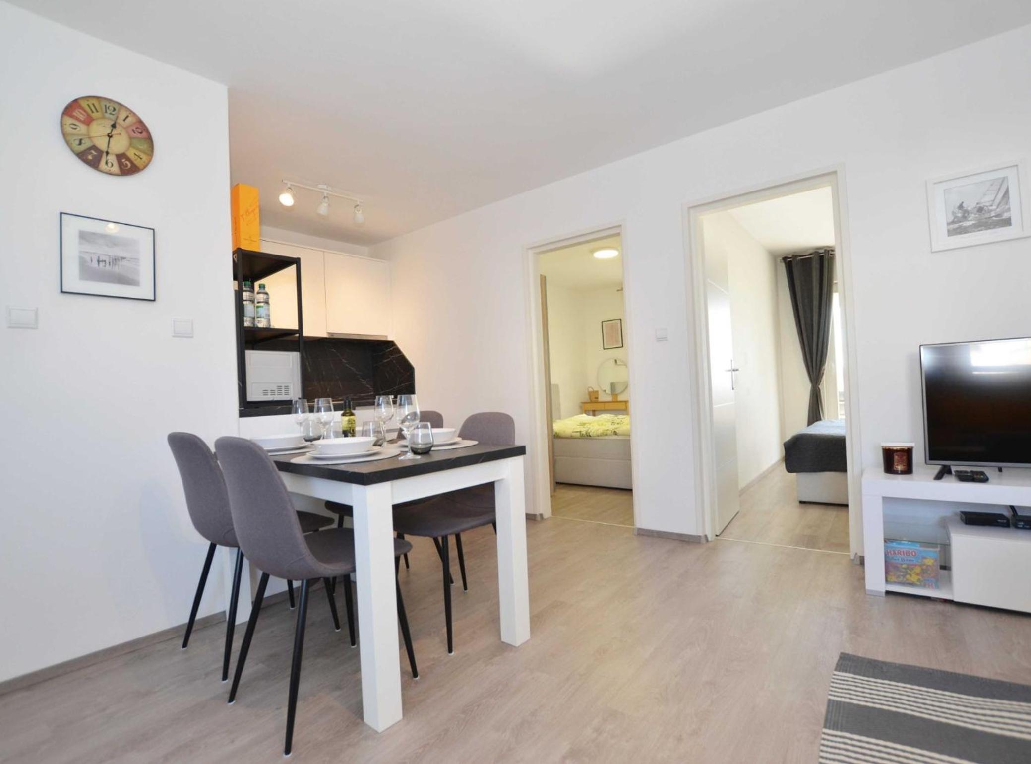Tranquil and Bright Apartment with Loggia