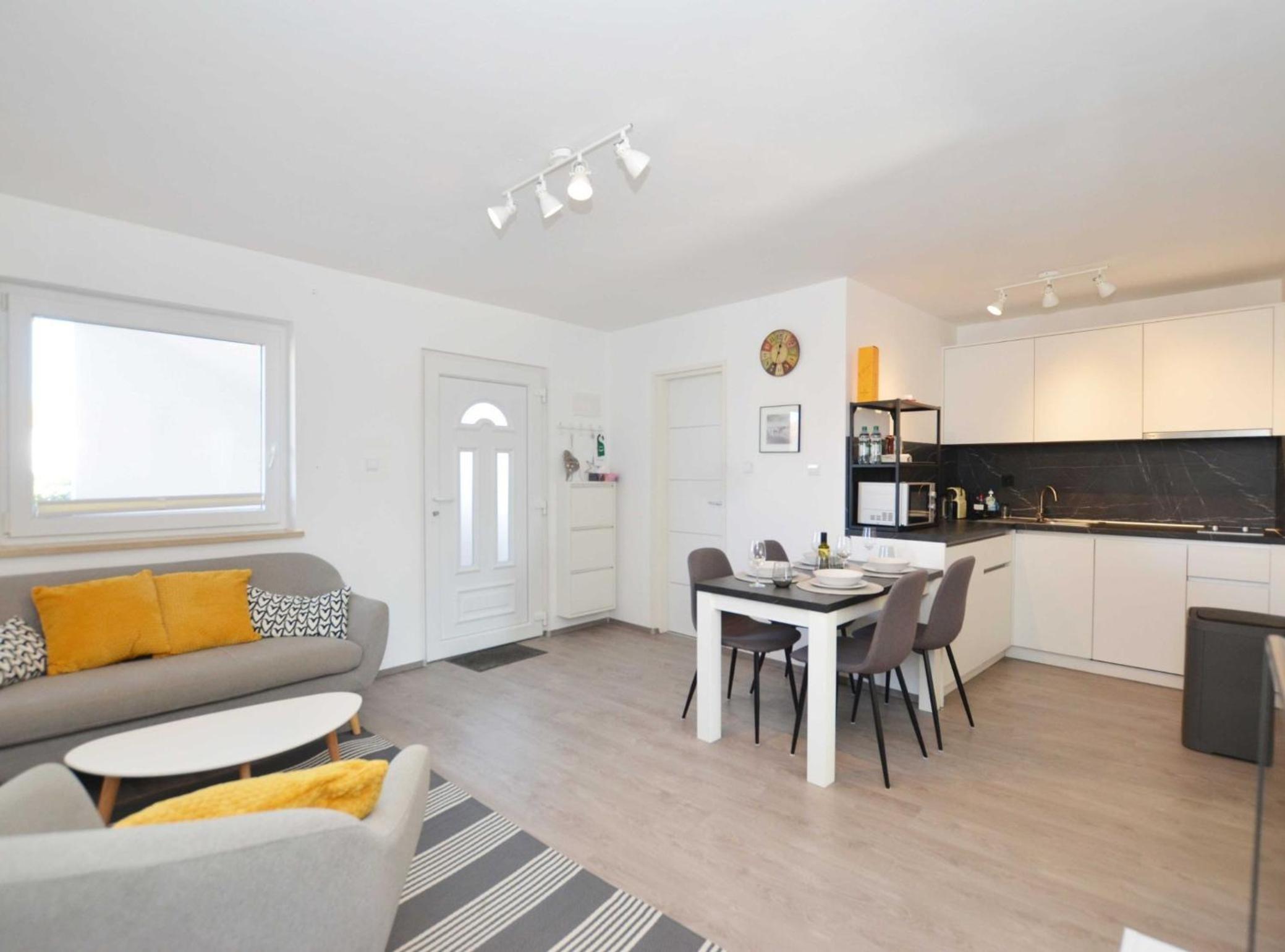 Tranquil and Bright Apartment with Loggia