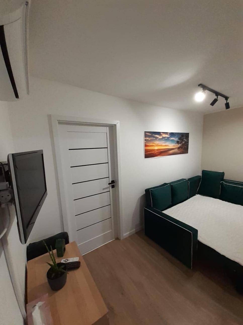 ARONIA s terasou & parking free