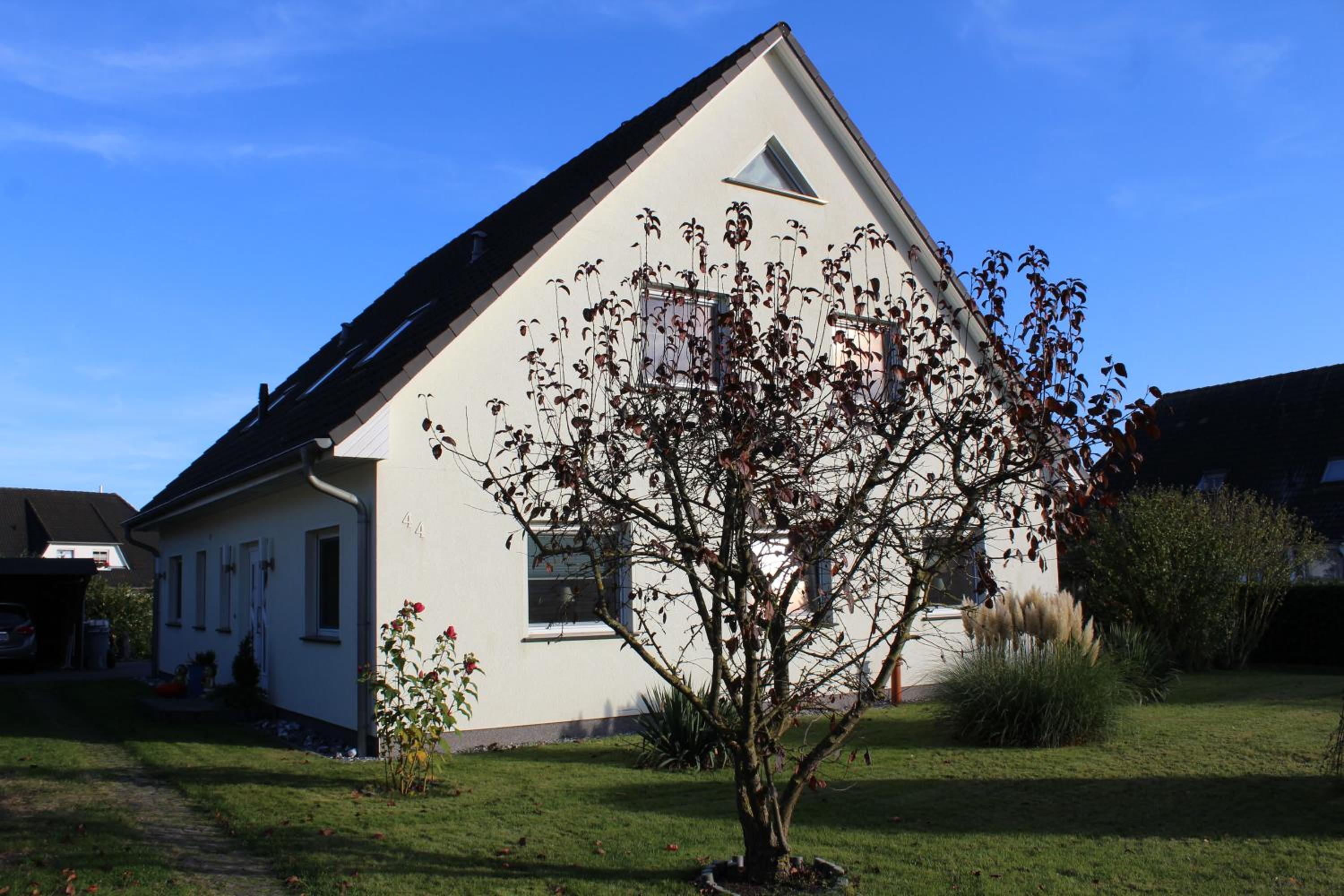 Ferienwohnungen in Trassenheide, WLAN, Sitzecke mit Grill