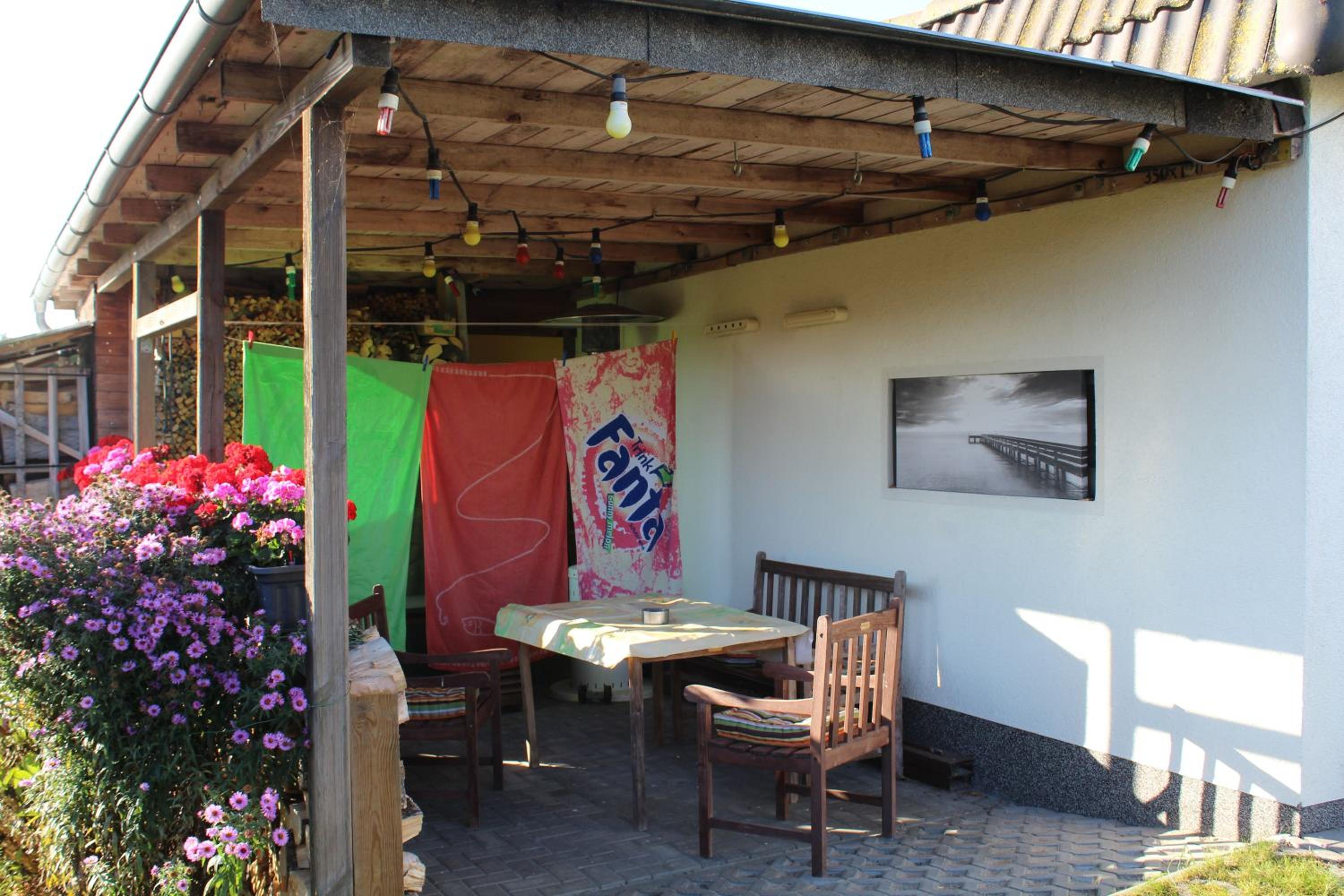 Ferienwohnungen in Trassenheide, WLAN, Sitzecke mit Grill