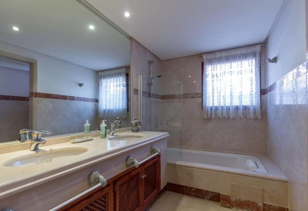 Apartamento bajo en complejo lujoso