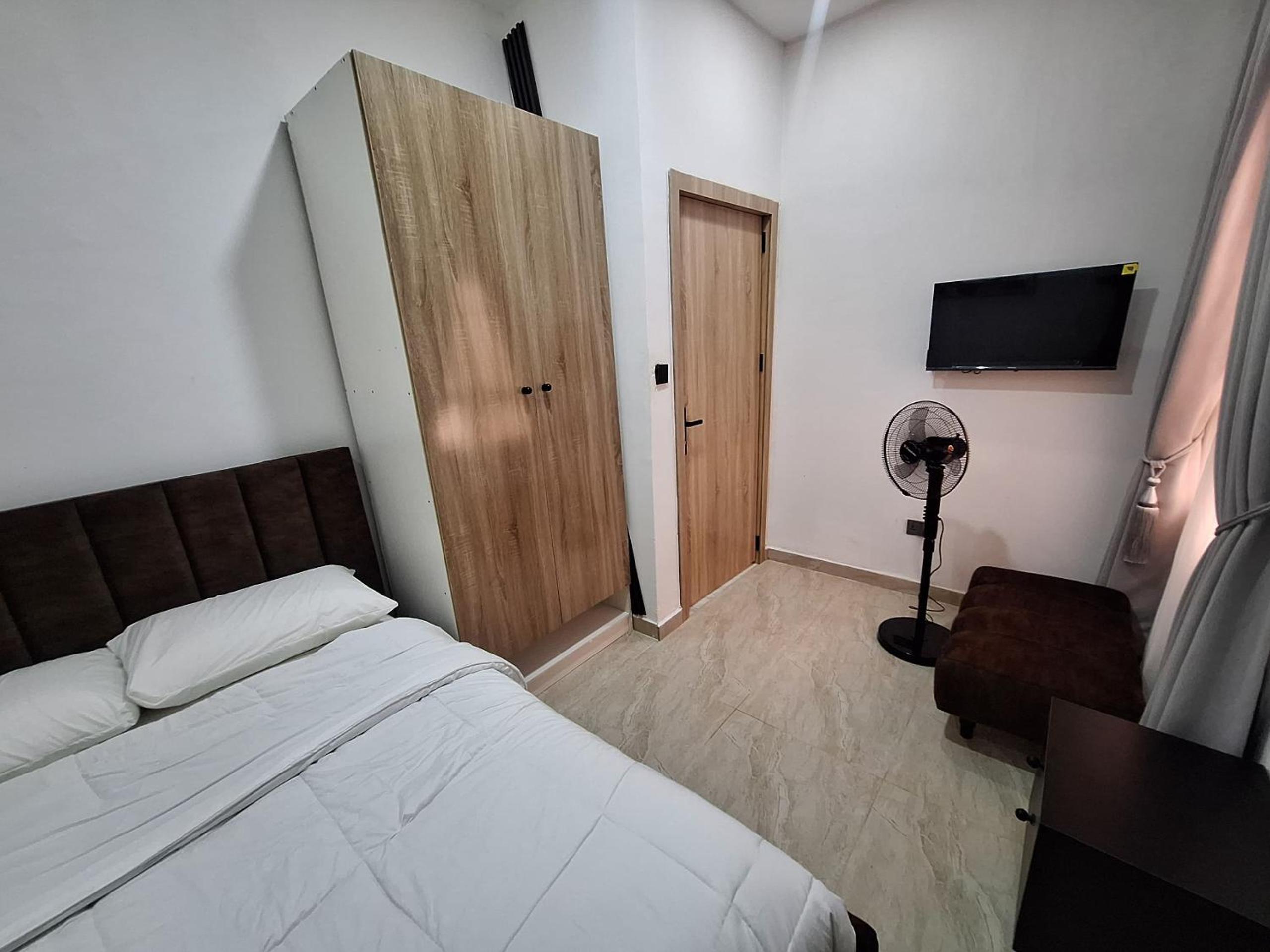 Nara Luxe -- 24hours Power Supply, Board games, Pool and Gym view 4