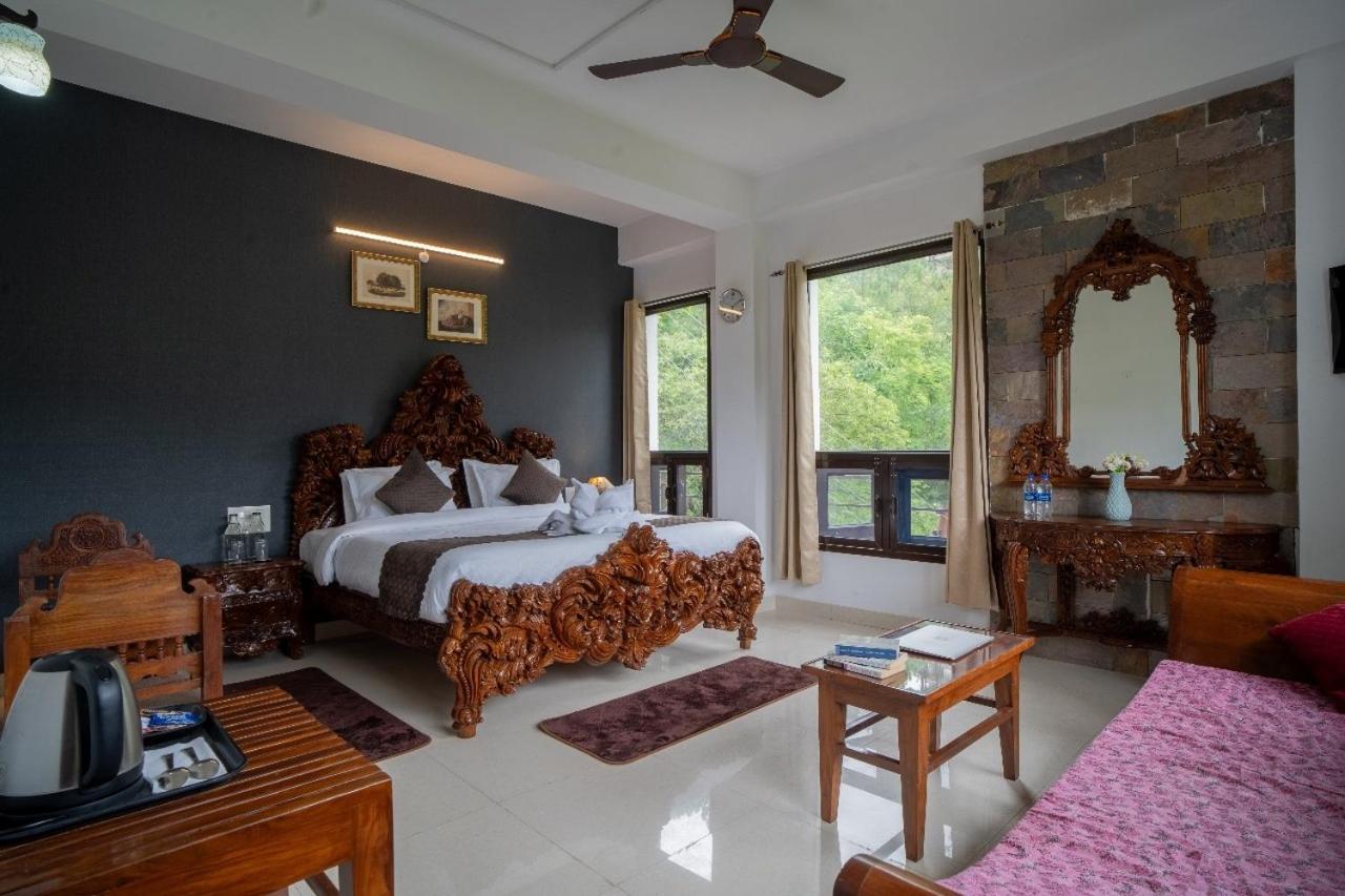Captain Resorts