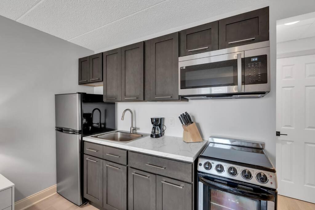 Steps to the Beach & Boardwalk! Free Parking view 4