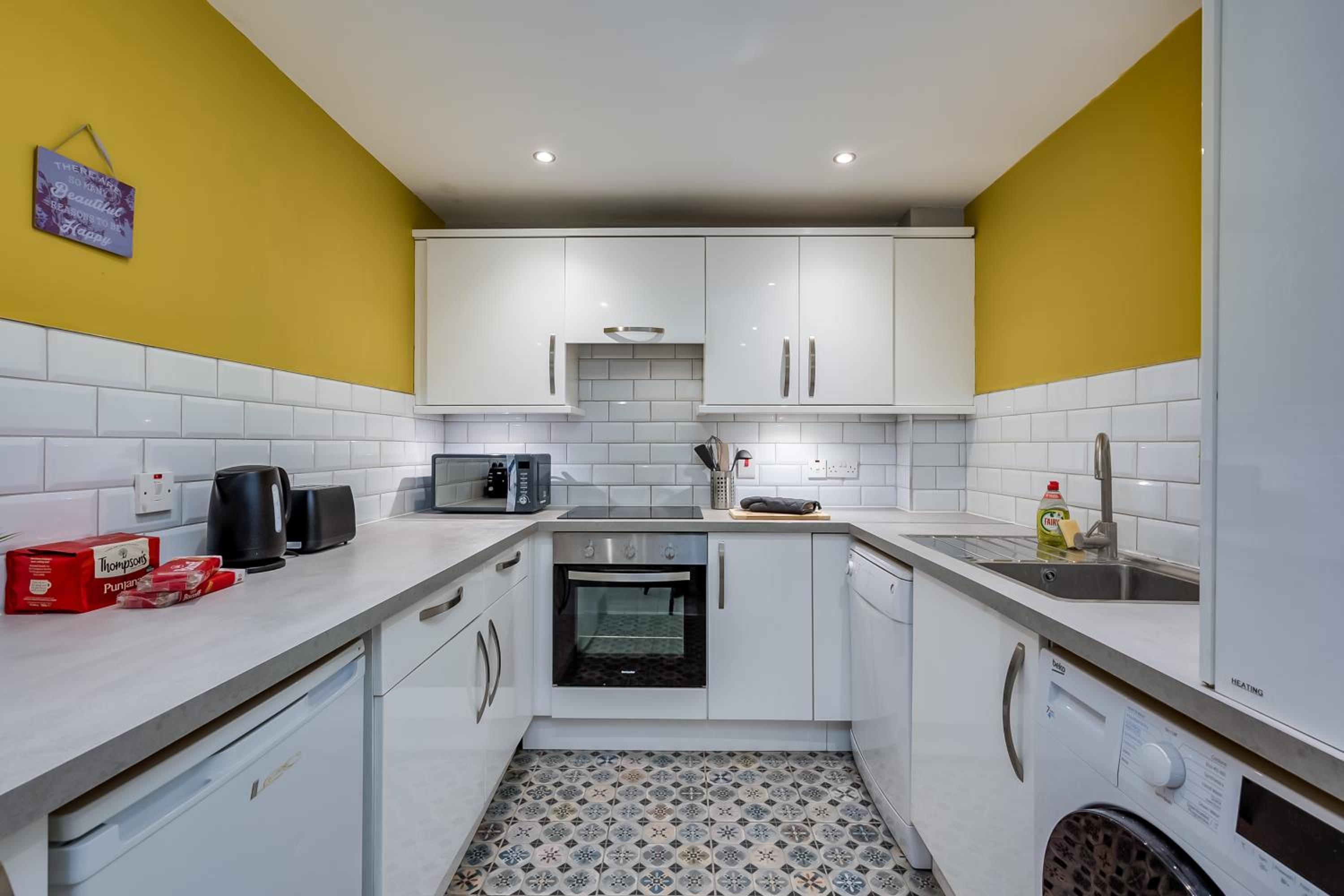 Central Belfast Apartment - Free Parking - 2BR view 4