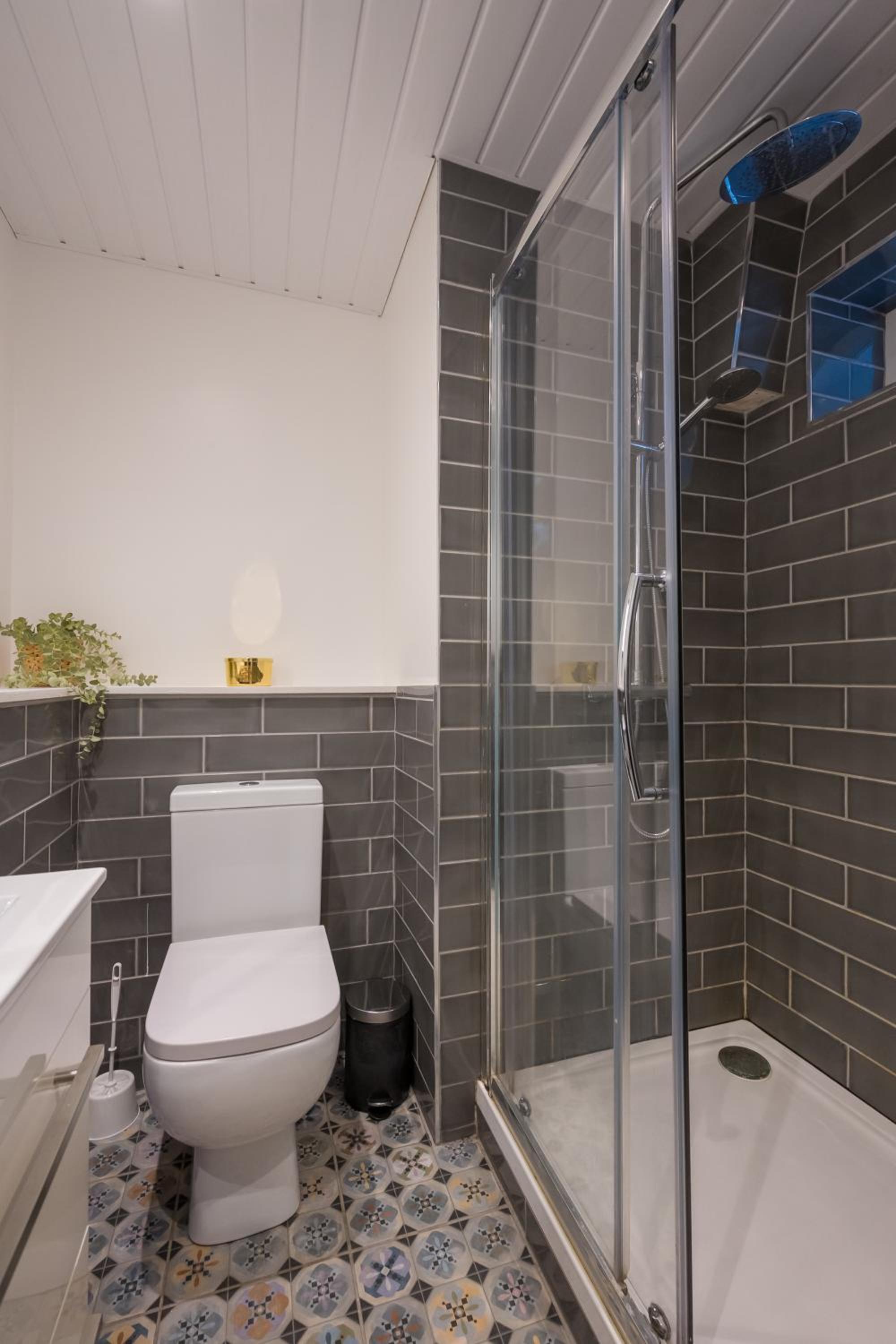 Central Belfast Apartment - Free Parking - 2BR view 3