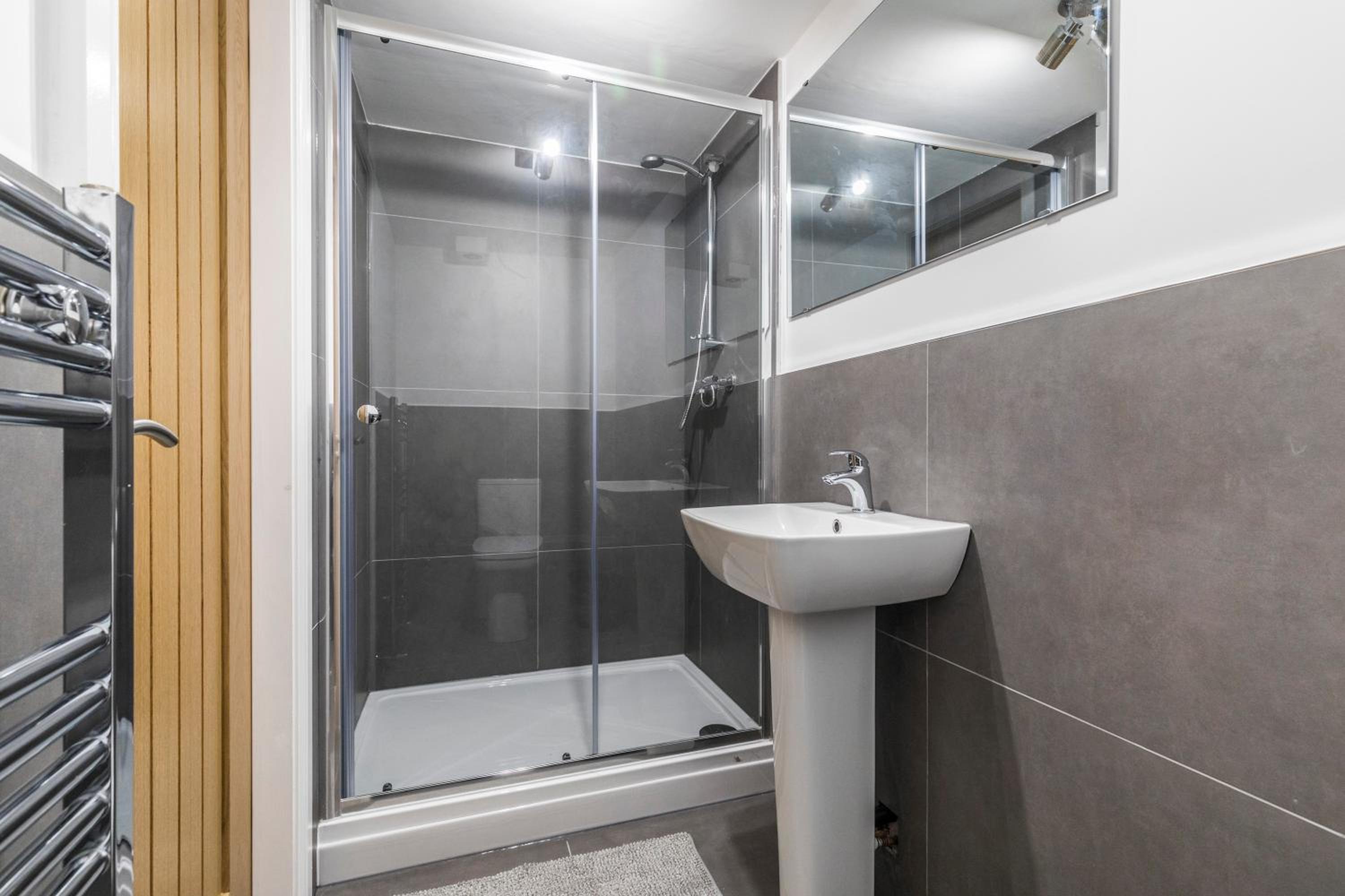 Charming Two Bed - Two Bath Apt view 4