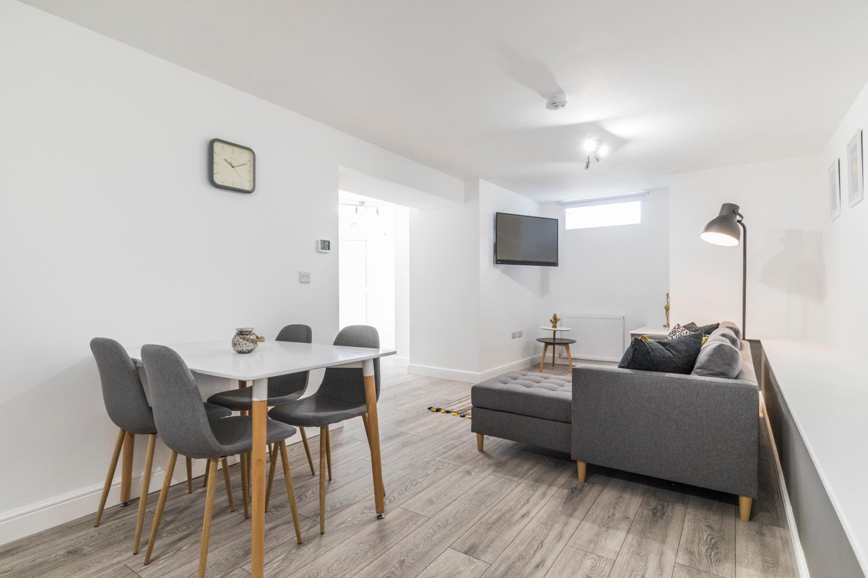 Charming Two Bed - Two Bath Apt view 5