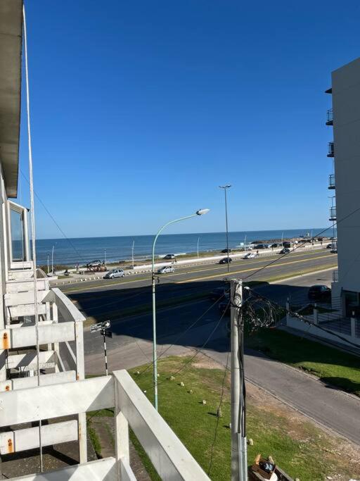 Tranquilo y frente al mar