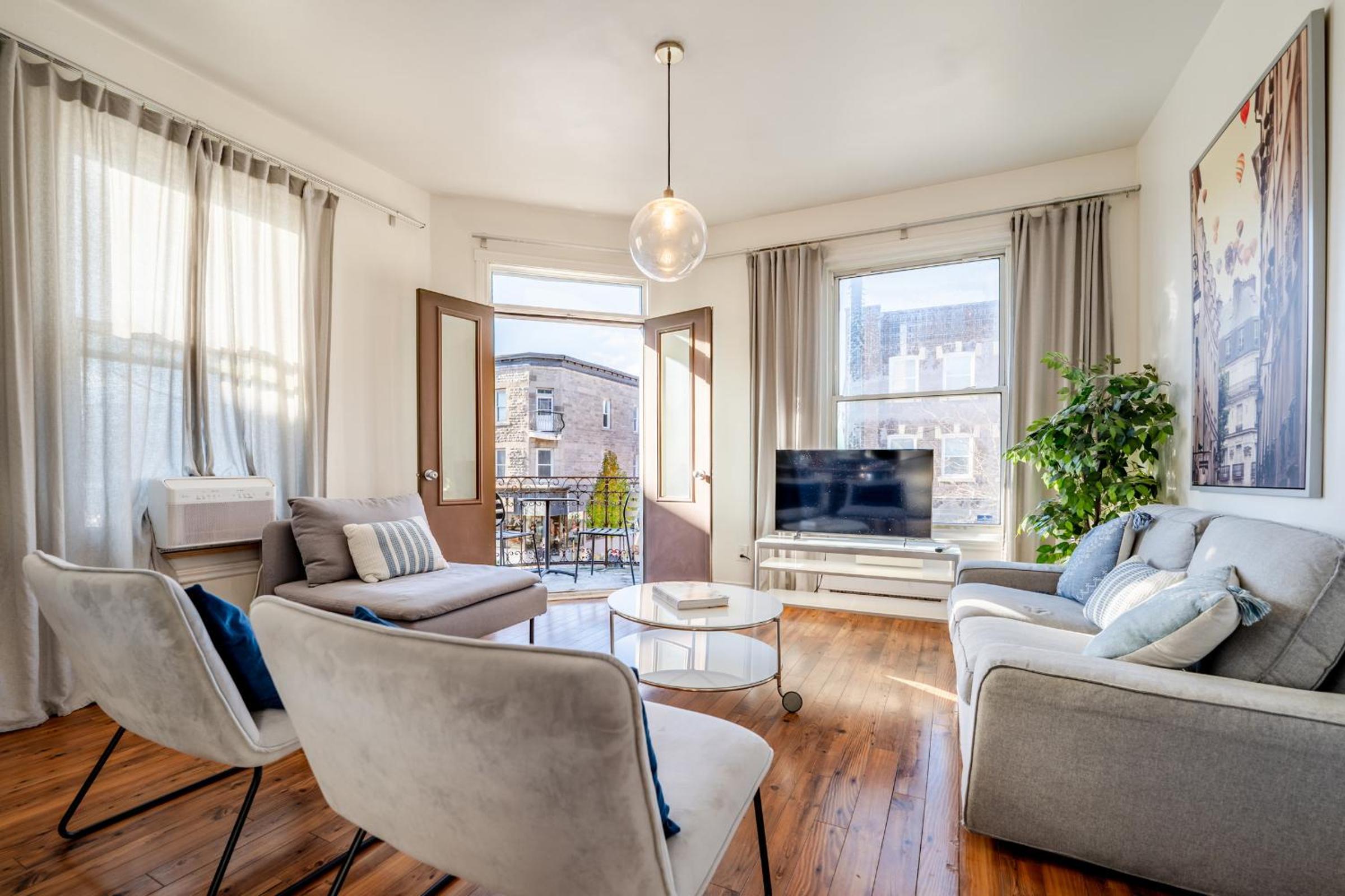 Chez Mont Royal Apartments!