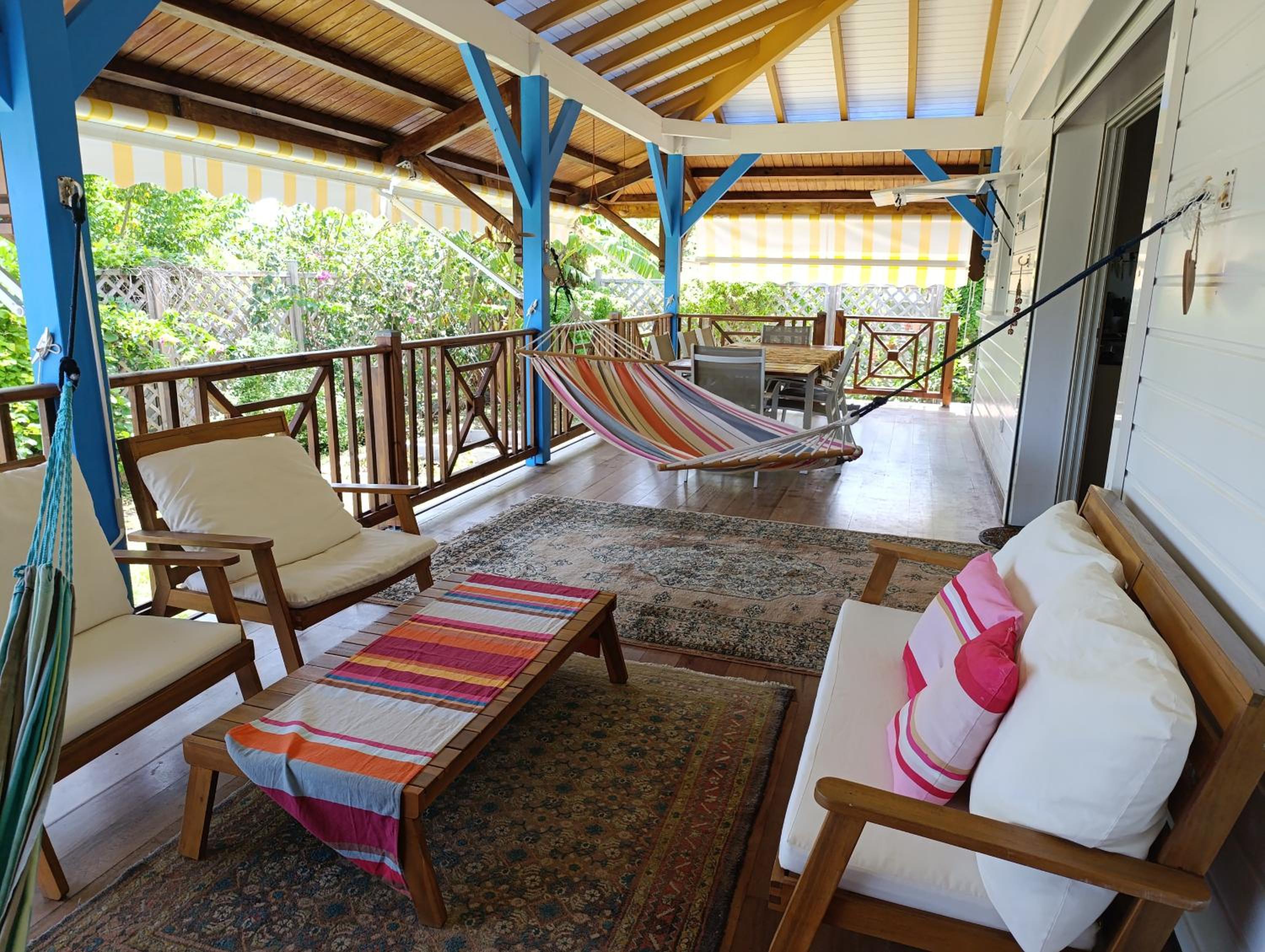 Chambre créole et sa salle de bain chez Michelle - hotel in Rue Jean Noël KARAT, Grande Anse