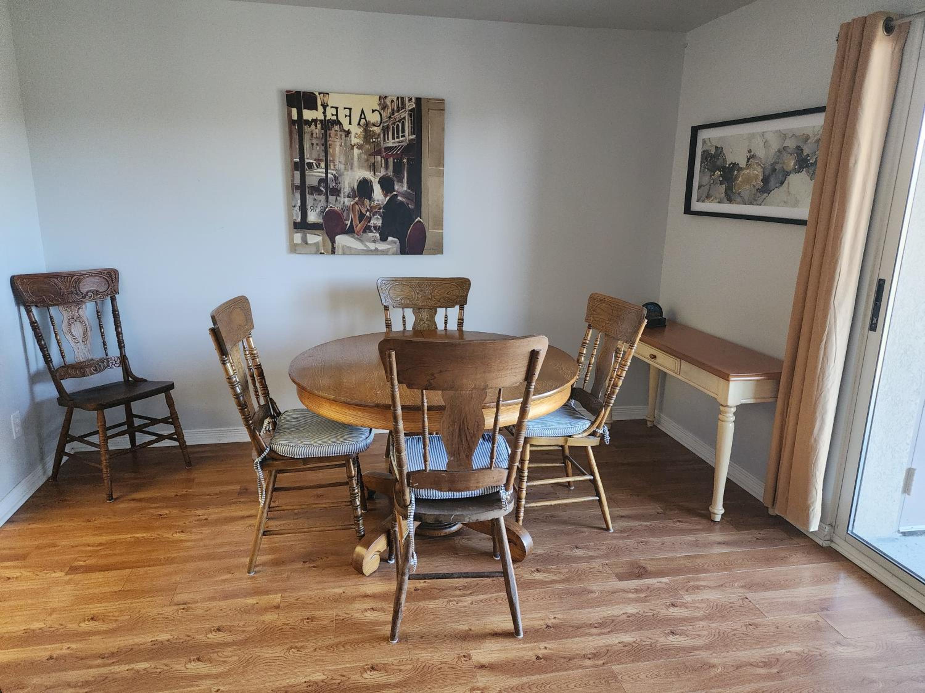 Furnished 2-bedroom 2-bathroom apartment in a prime location