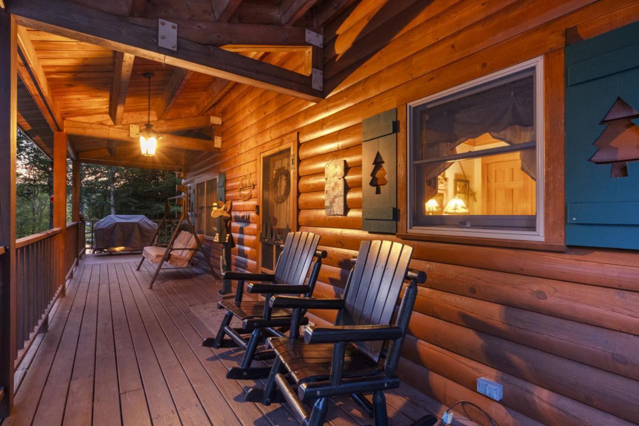 Lakefront Log Cabin on 2 acres