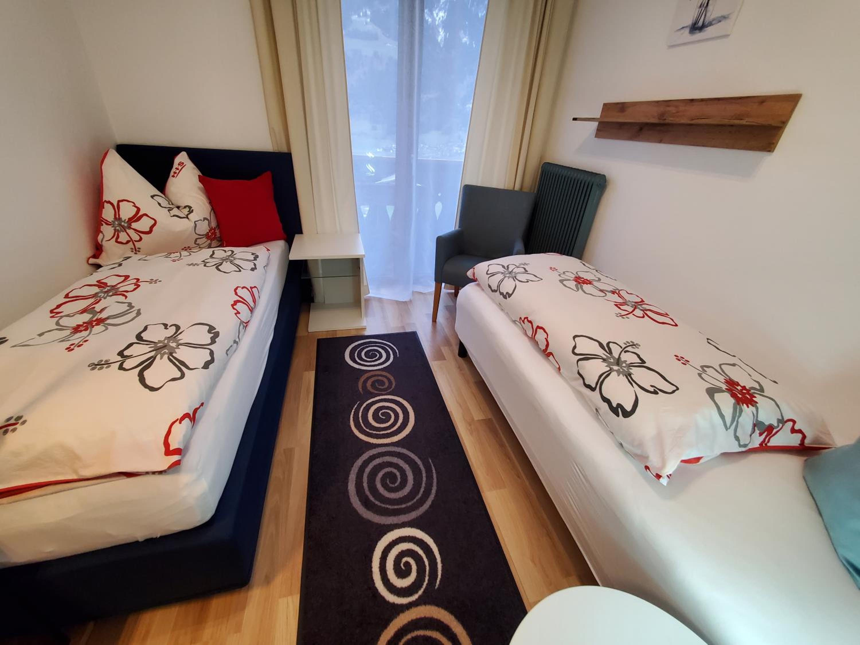Ferienwohnung am Krausberghof mit Balkon und Parkplatz, Aufenthaltsraum mit Spielmöglichkeiten, Erholung- inmitten der Natur, 6 Fahrminuten zur Alpentherme
