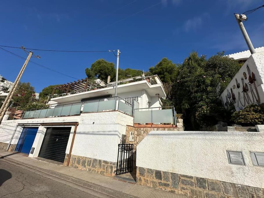 Bonito apartamento cerca de la playa con gran terraza AV-04