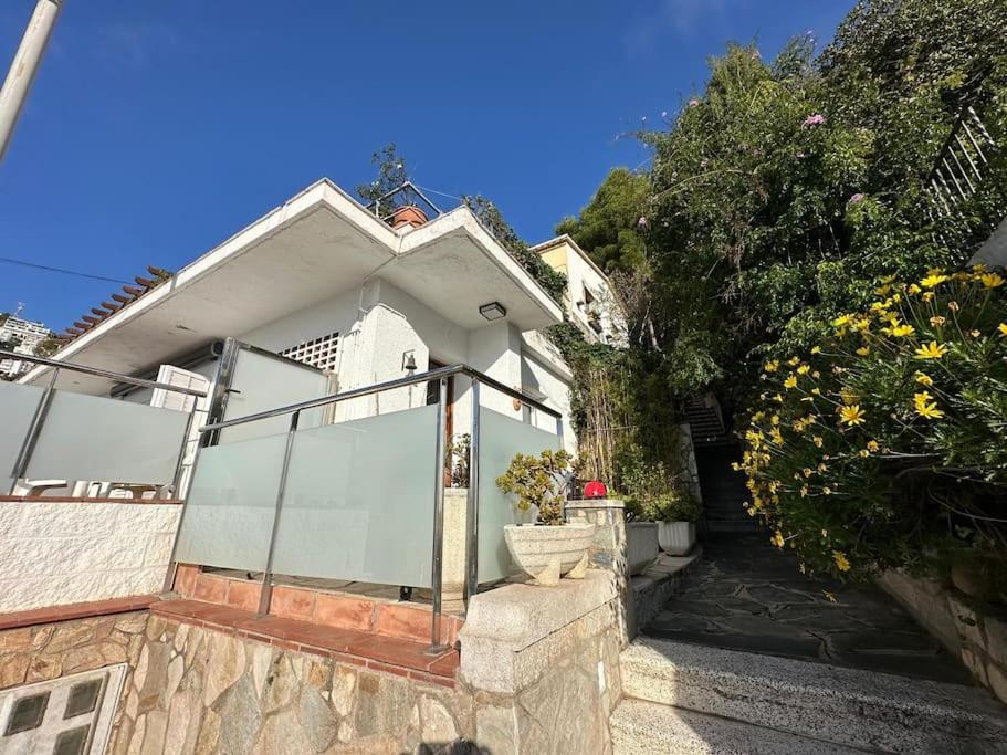 Bonito apartamento cerca de la playa con gran terraza AV-04