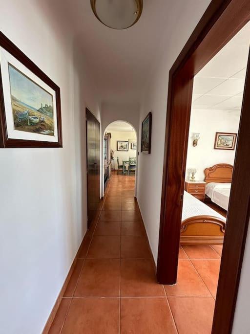 Bonito apartamento cerca de la playa con gran terraza AV-04