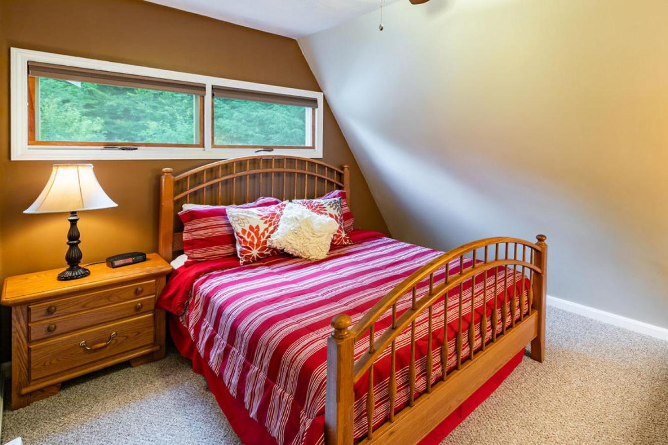 Highland Lake Waterfront Cabin
