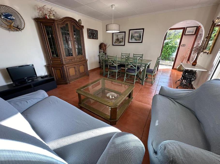 Bonito apartamento cerca de la playa con gran terraza AV-04