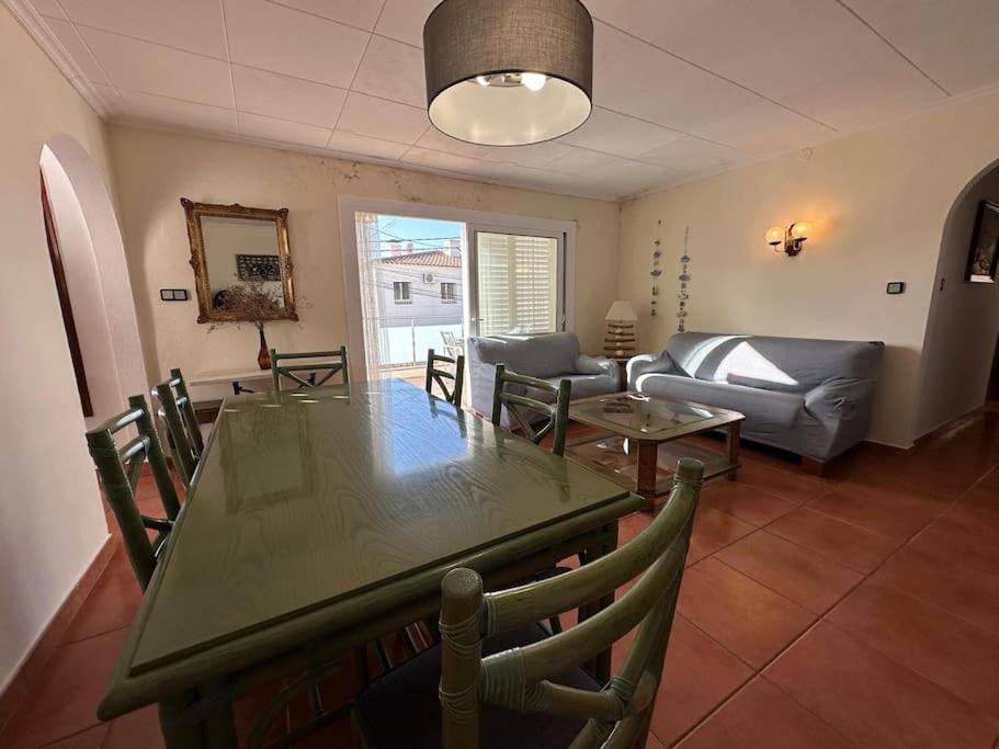 Bonito apartamento cerca de la playa con gran terraza AV-04