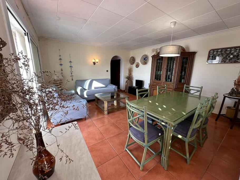 Bonito apartamento cerca de la playa con gran terraza AV-04