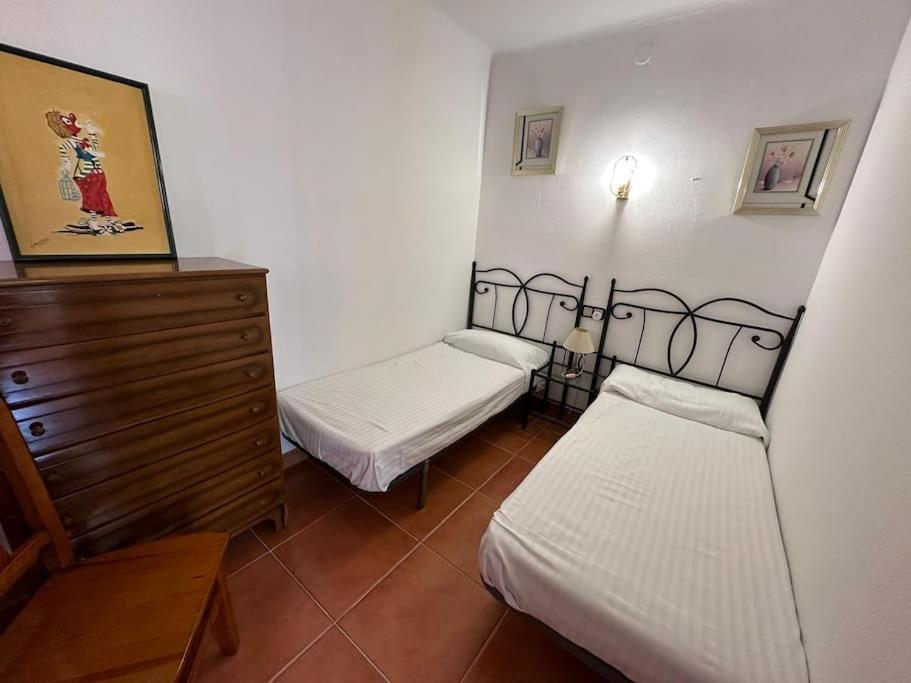 Bonito apartamento cerca de la playa con gran terraza AV-04
