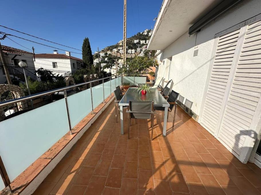 Bonito apartamento cerca de la playa con gran terraza AV-04