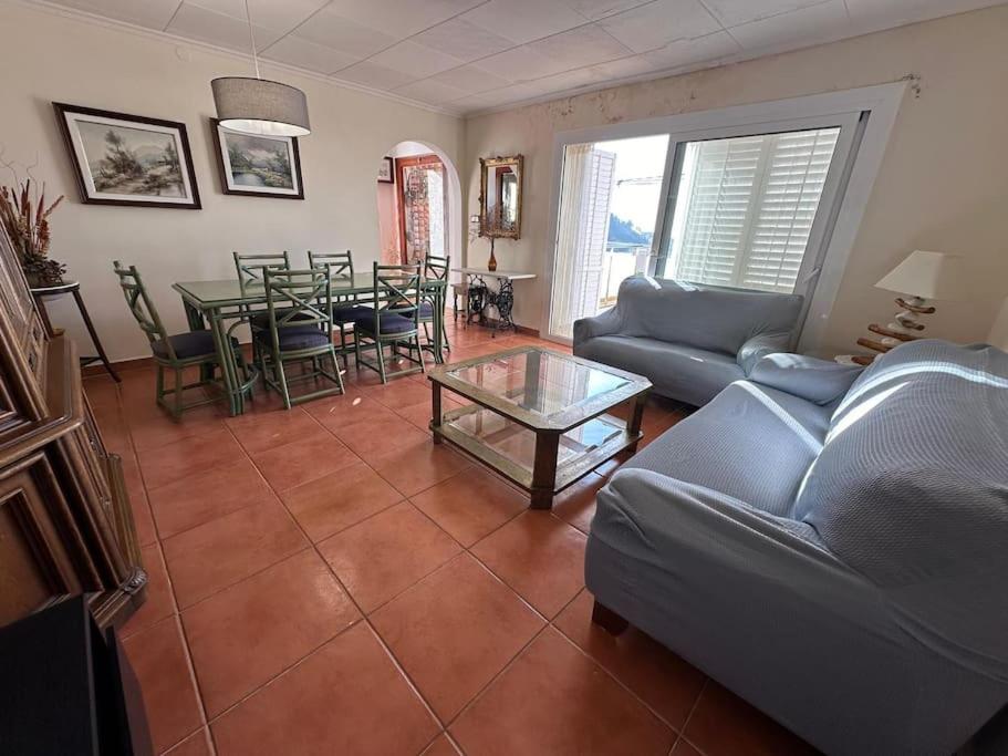 Bonito apartamento cerca de la playa con gran terraza AV-04