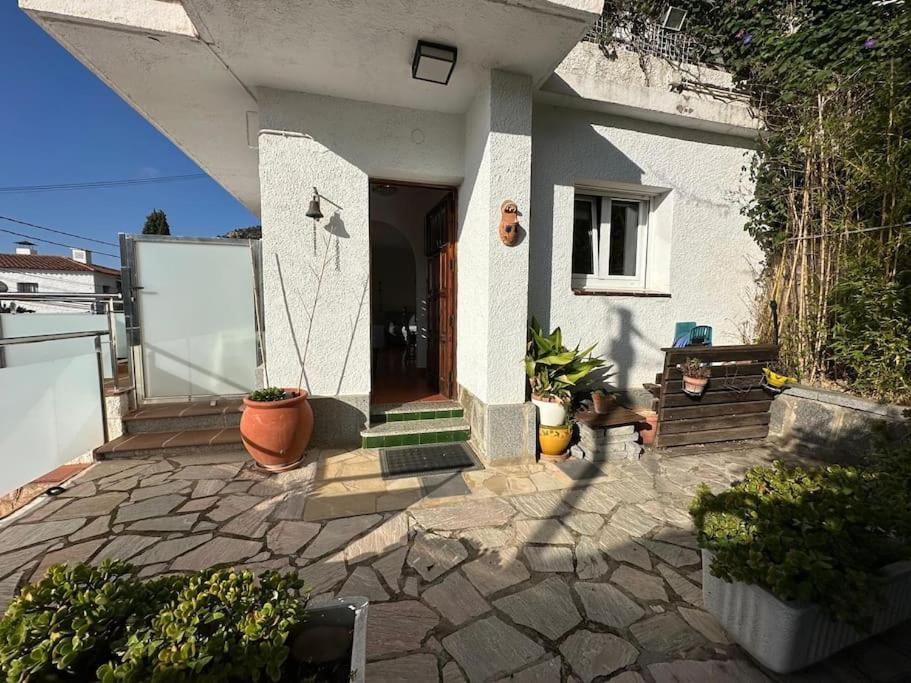 Bonito apartamento cerca de la playa con gran terraza AV-04
