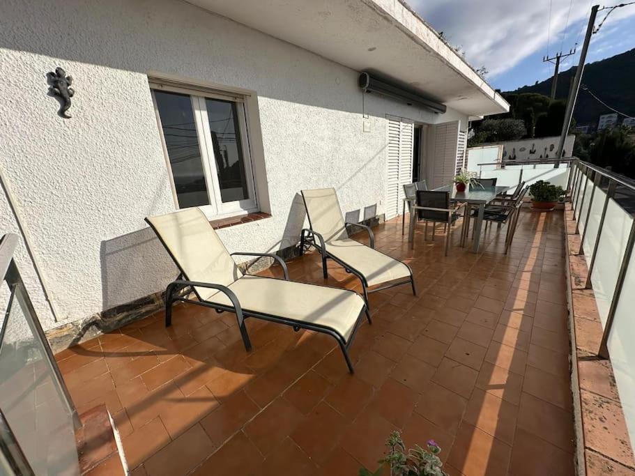 Bonito apartamento cerca de la playa con gran terraza AV-04