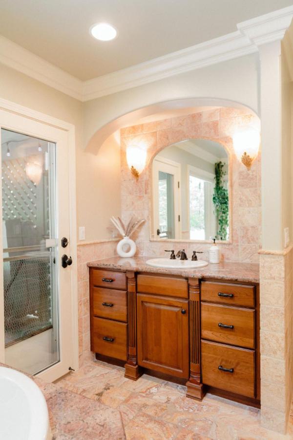 Luxury House, Walk to Downtown or Pioneer Park - Property Image 6