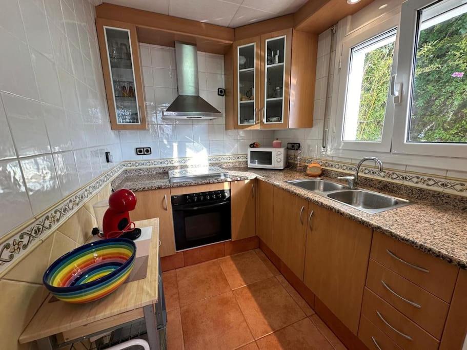 Bonito apartamento cerca de la playa con gran terraza AV-04