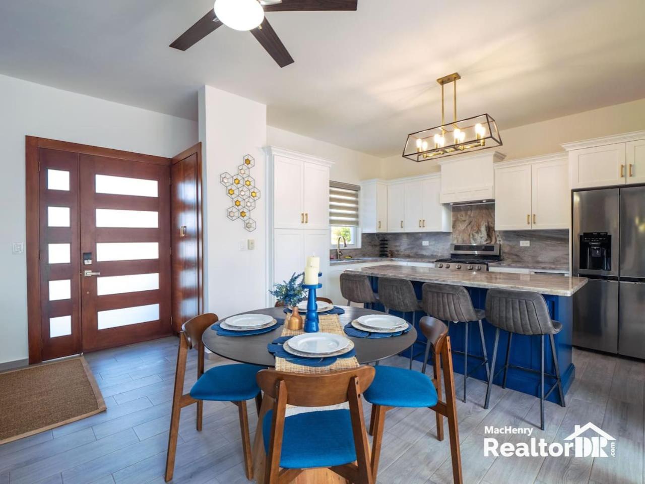 Chic 3BR Villa with an outdoor bar and office view 3