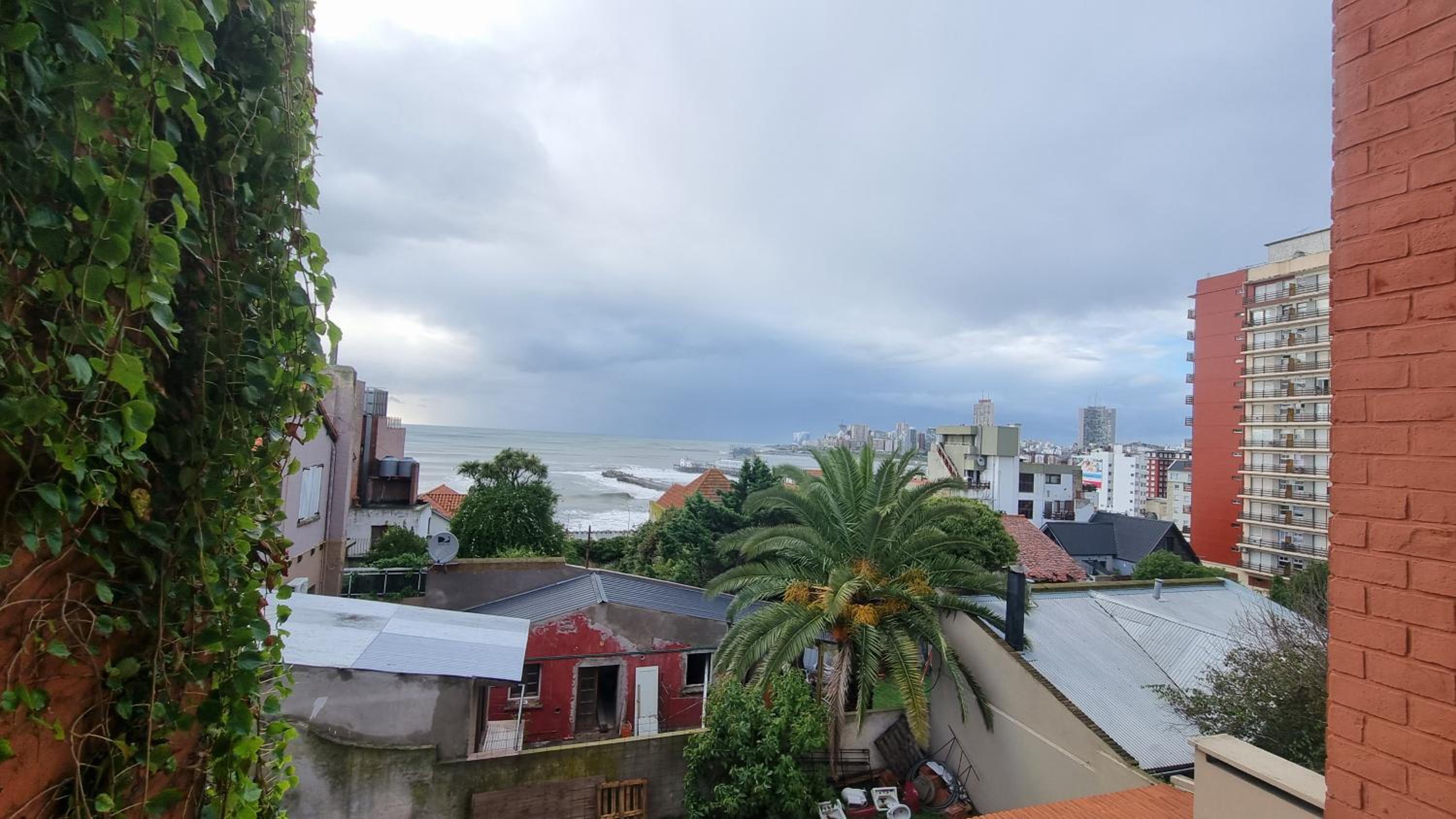 Loma de Santa Cecilia con vista al mar