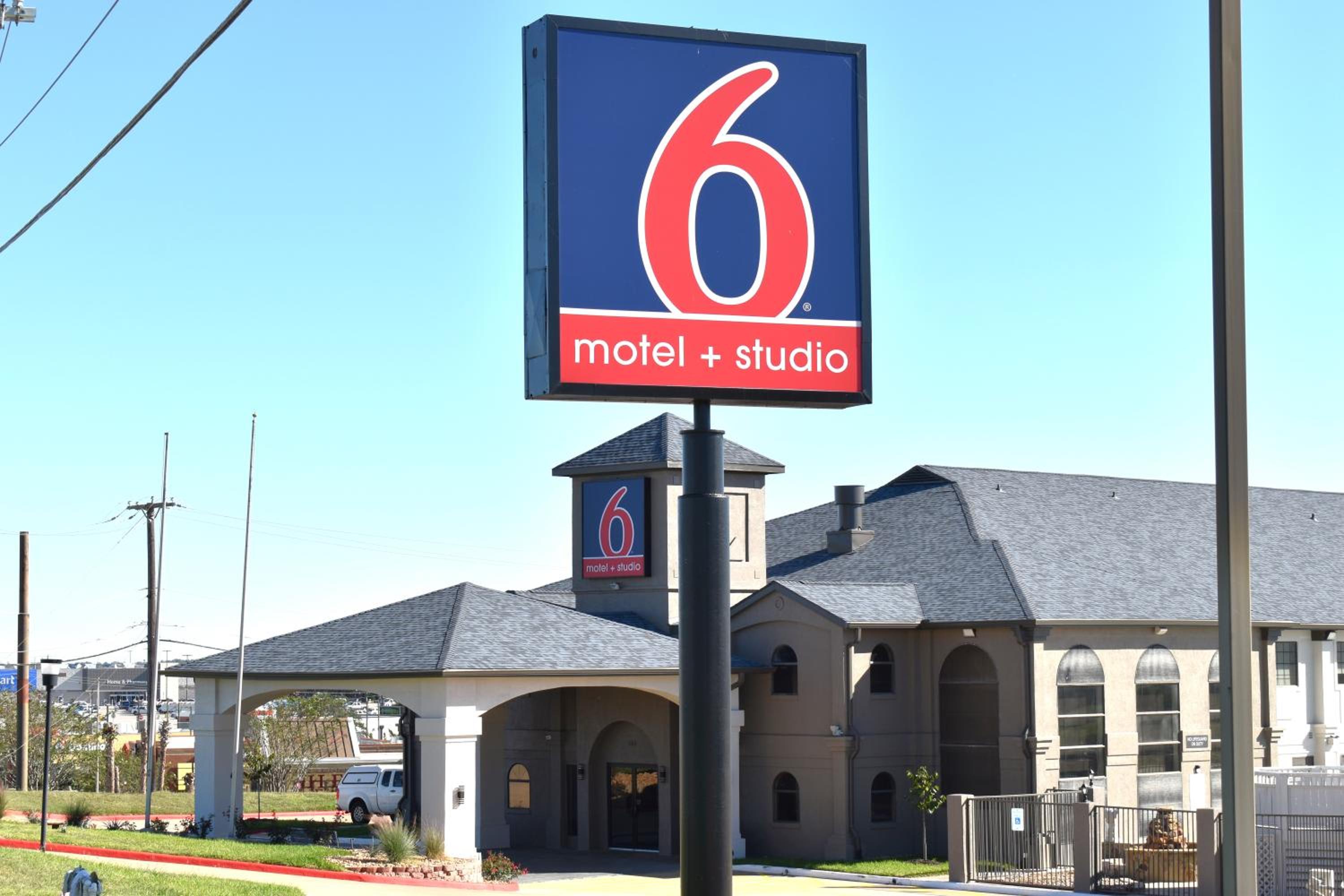 Studio 6 Suites Brenham, TX view 2
