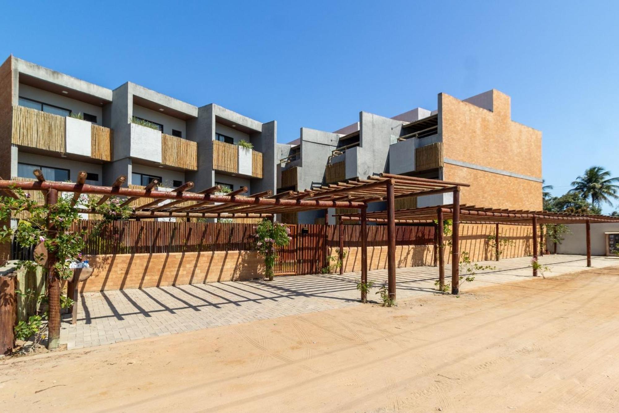 Triplex com piscina na praia do Patacho by QAVI