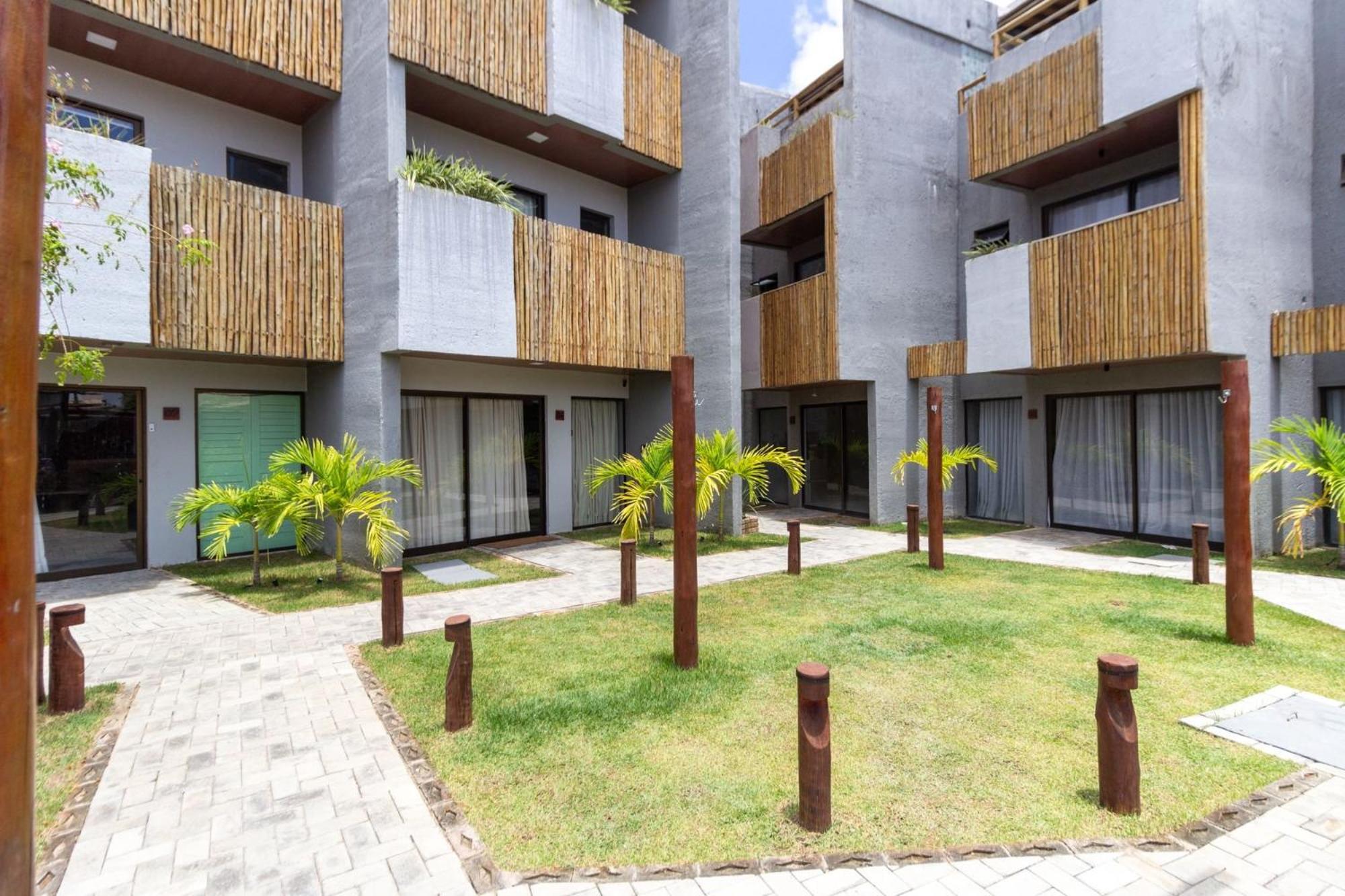 Triplex com piscina na praia do Patacho by QAVI
