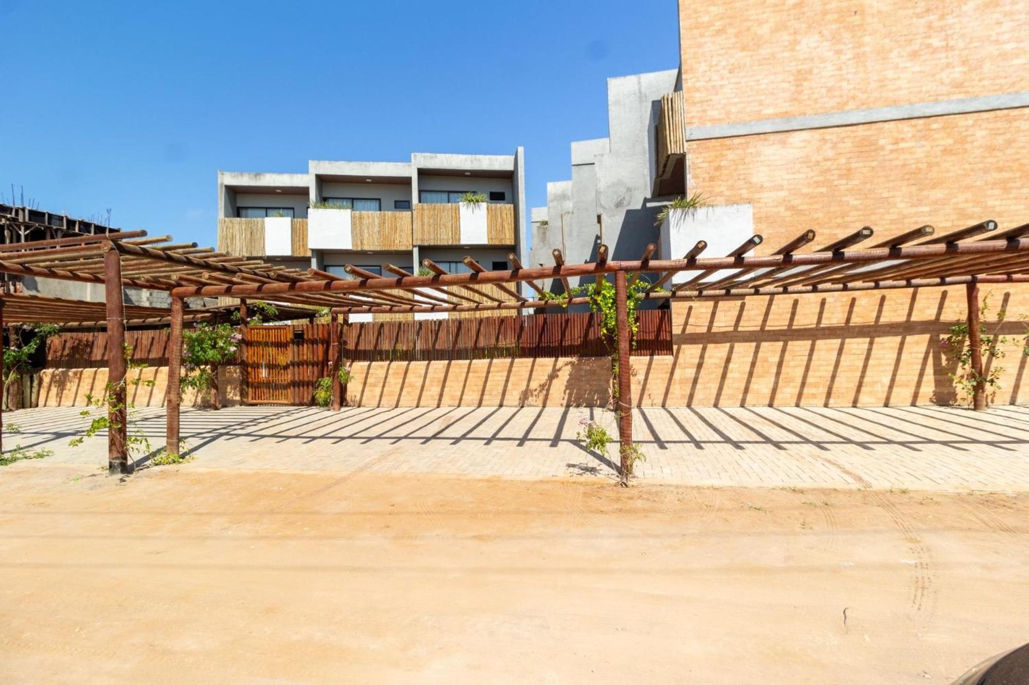 Triplex com piscina na praia do Patacho by QAVI