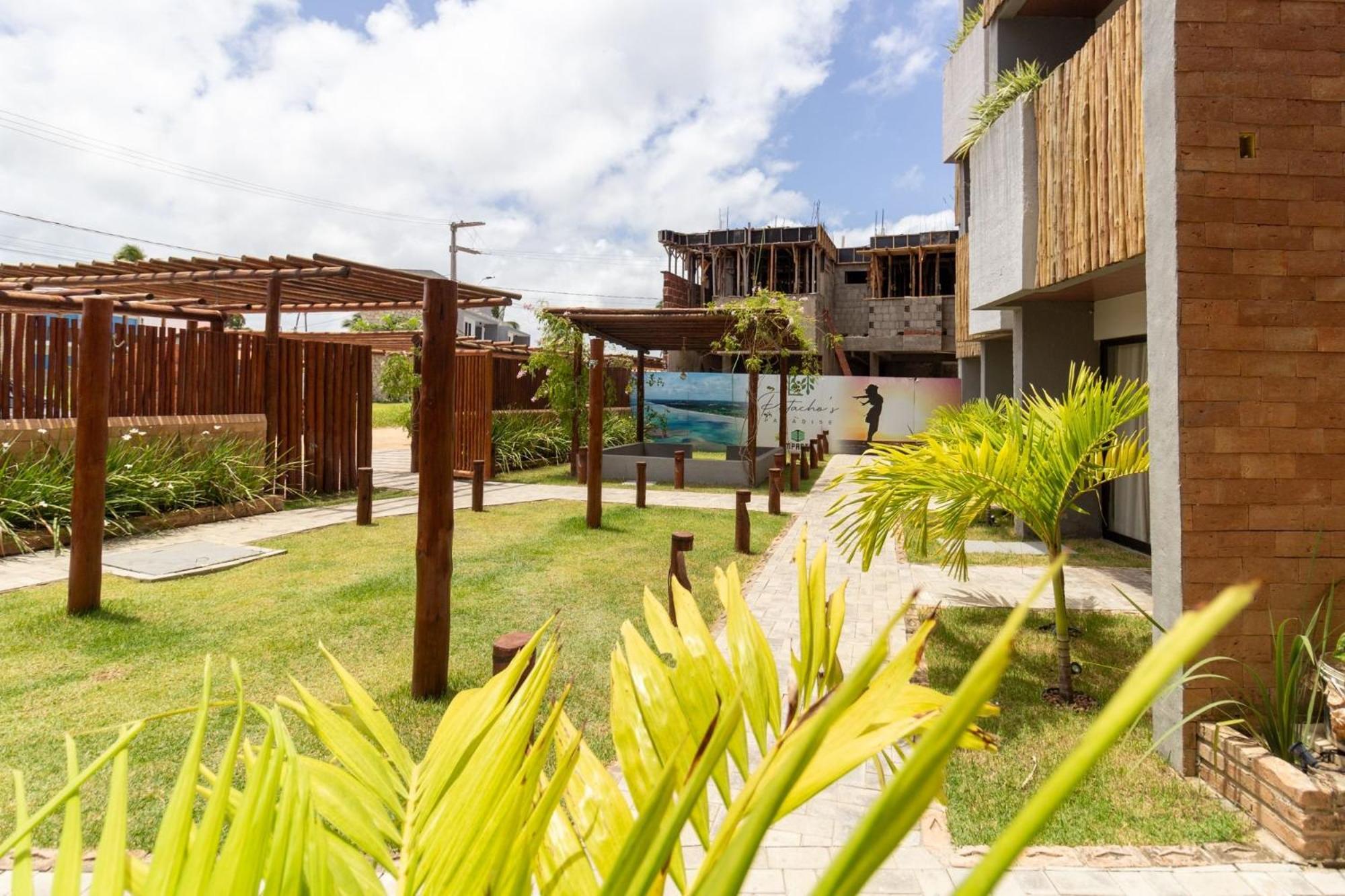Triplex com piscina na praia do Patacho by QAVI