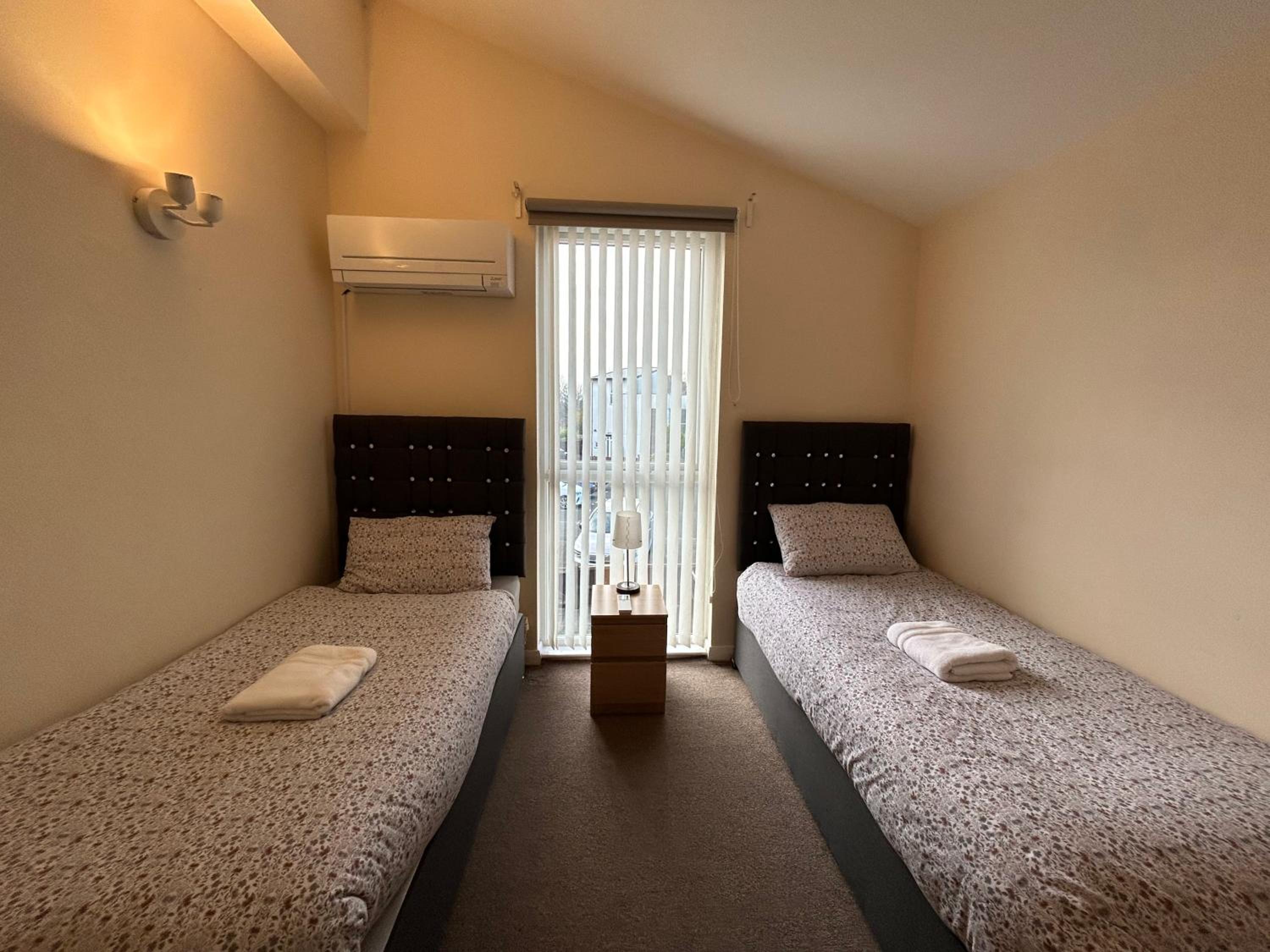 Great House + air conditioning + free car parking view 4