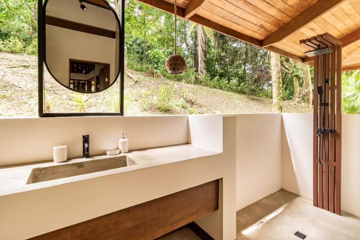 Tropical Paradise Retreat Near Caribbean Beaches