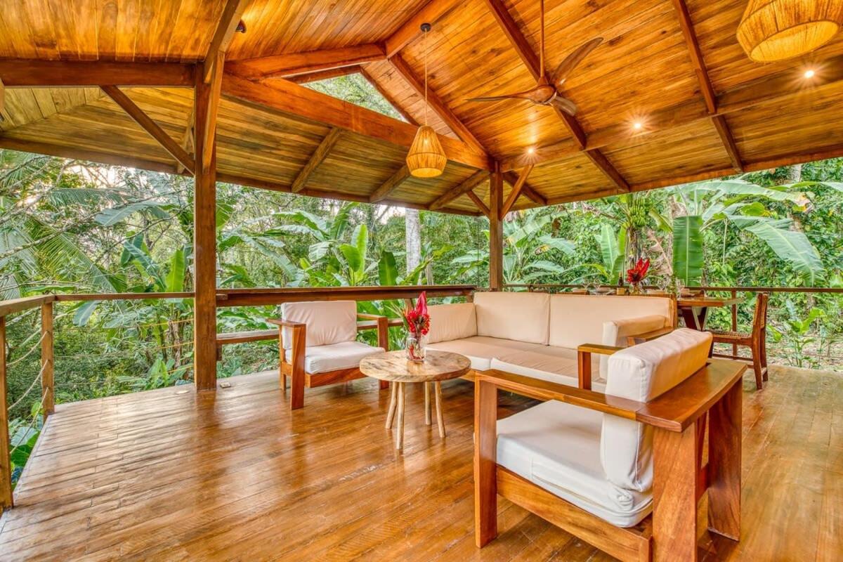 Tropical Paradise Retreat Near Caribbean Beaches